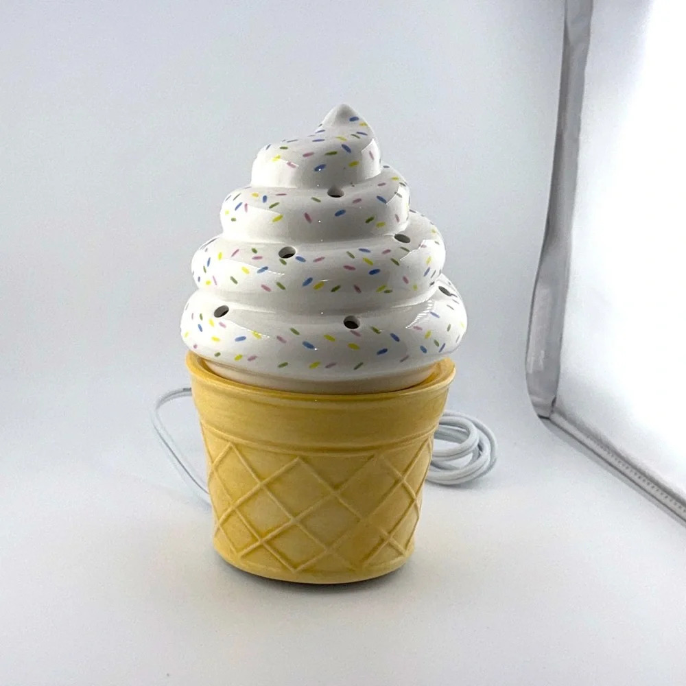 2016 SCENTSY Home Retired Full Size Ice cream cone sprinkles Fragrance warmer